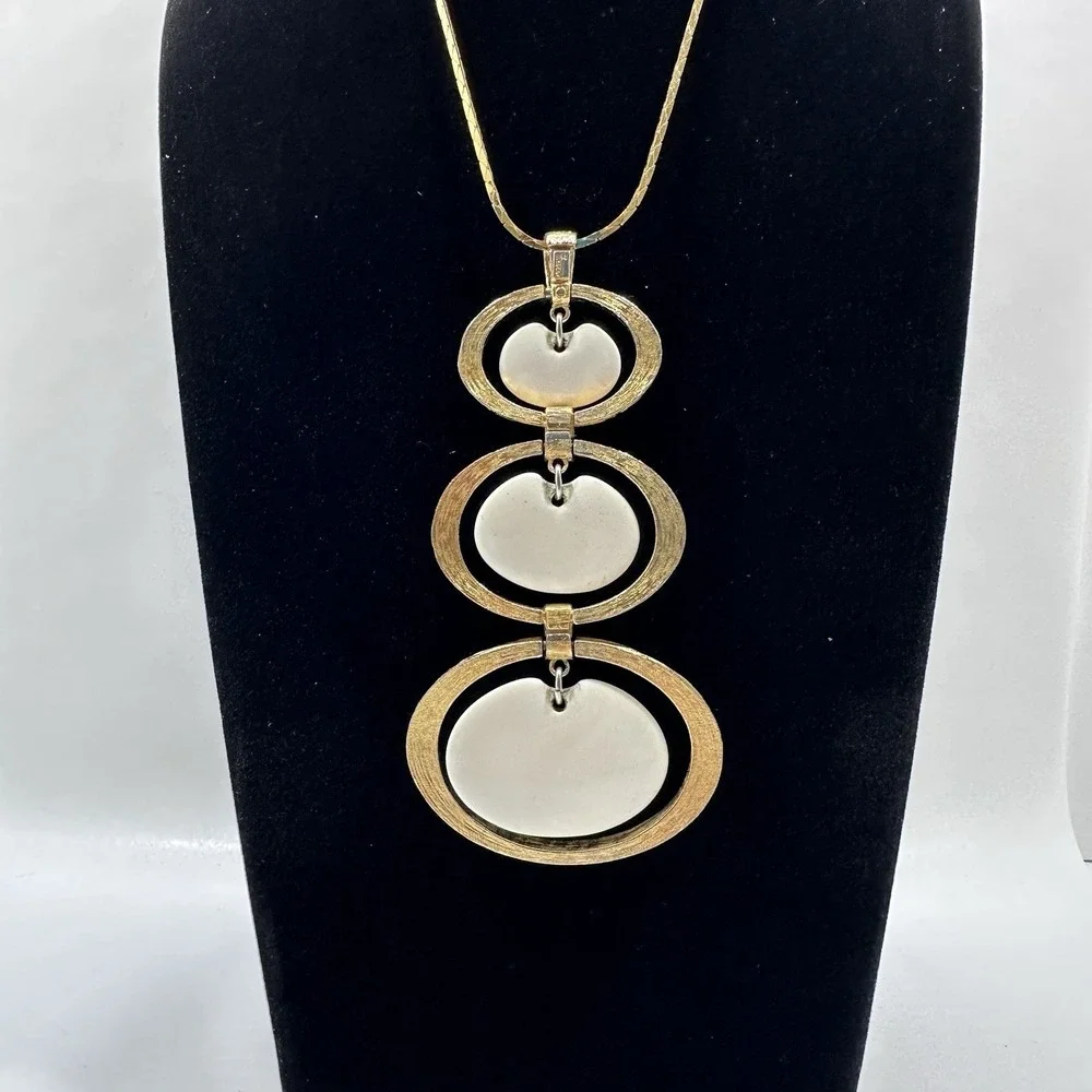 Crown Trifari White Lucite Oval Pendant Necklace Gold Tone Vintage Statement